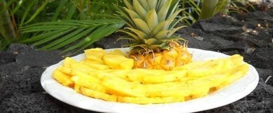 Нарезка ананаса на праздничный стол