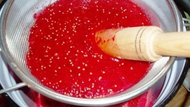 Красная смородина – заготовки на зиму полезных сладких ягод